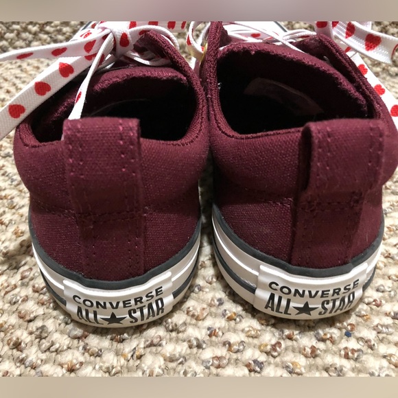 Converse women’s size 6 maroon low sneaker - Picture 3 of 8